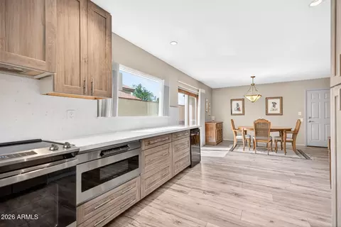 Kitchen - 975 E Lobster Trap Ln, Tempe, AZ 85283 photo 4 of 6