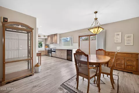 Dining - 975 E Lobster Trap Ln, Tempe, AZ 85283 photo 2 of 3