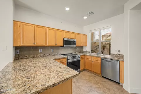 Kitchen - 1024 E Frye Rd #1065, Phoenix, AZ 85048 photo 1 of 4