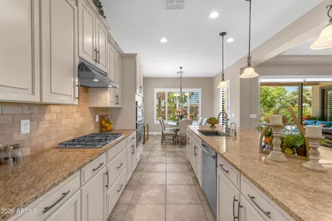 Kitchen - 6834 S Jacqueline Way, Gilbert, AZ 85298 photo 6 of 7