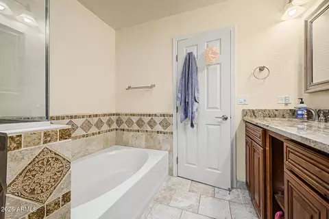 Bath - 3729 E Taro Ln, Phoenix, AZ 85050 photo 4 of 5