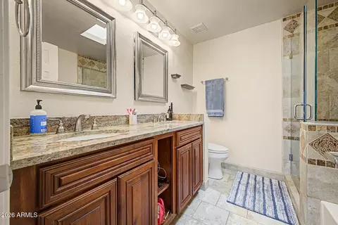 Bath - 3729 E Taro Ln, Phoenix, AZ 85050 photo 2 of 5