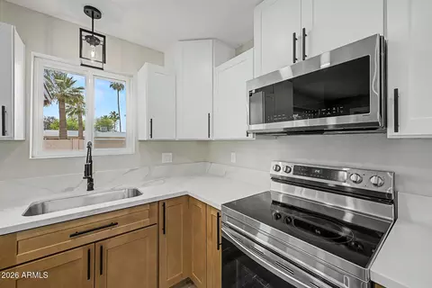 Kitchen - 6426 S 47th St, Phoenix, AZ 85042 photo 3 of 5