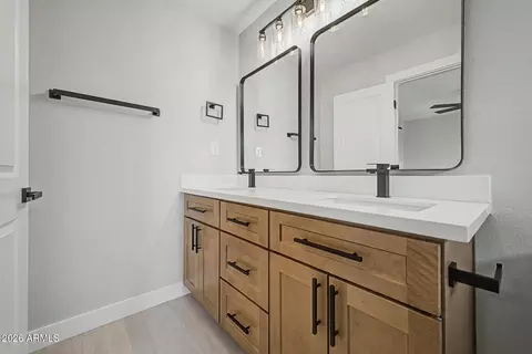 Bath - 6426 S 47th St, Phoenix, AZ 85042 photo 1 of 2