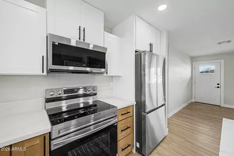 Kitchen - 6426 S 47th St, Phoenix, AZ 85042 photo 4 of 5