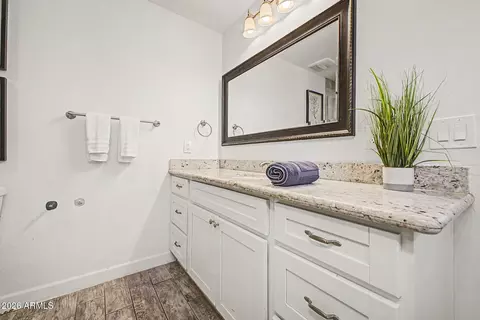 Bath - 1632 E Palmcroft Dr, Tempe, AZ 85282 photo 1 of 3