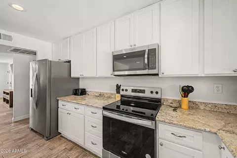 Kitchen - 1632 E Palmcroft Dr, Tempe, AZ 85282 photo 6 of 6