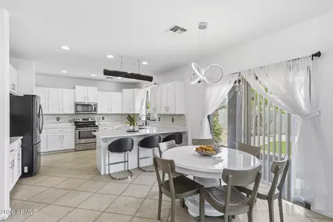 43266 W Lindgren Dr, Maricopa, AZ 85138