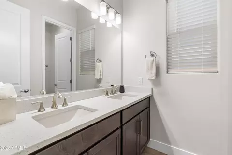 Bath - 6514 E Libby St, Phoenix, AZ 85054 photo 1 of 1