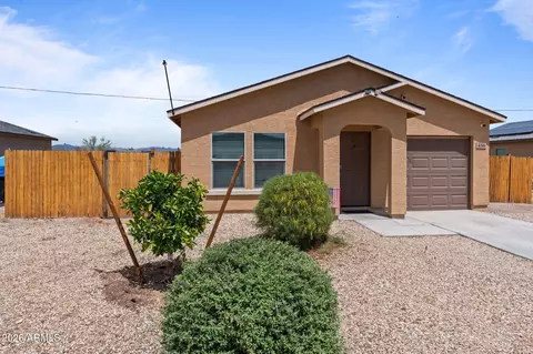 456 Reizen Dr, Morristown, AZ 85342