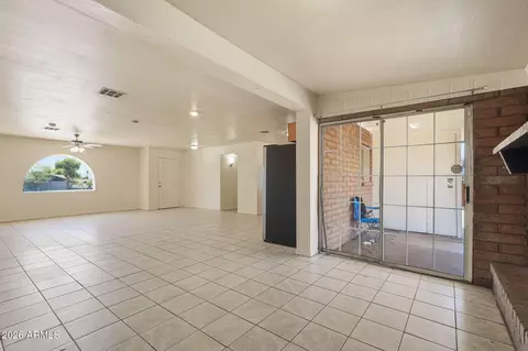 Living - 6452 W Thomas Rd, Phoenix, AZ 85033 photo 6 of 6