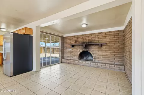 Living - 6452 W Thomas Rd, Phoenix, AZ 85033 photo 5 of 6