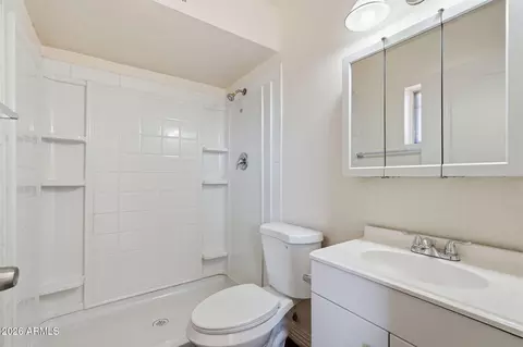 Bath - 6452 W Thomas Rd, Phoenix, AZ 85033 photo 1 of 3