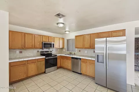 Kitchen - 6452 W Thomas Rd, Phoenix, AZ 85033 photo 1 of 5
