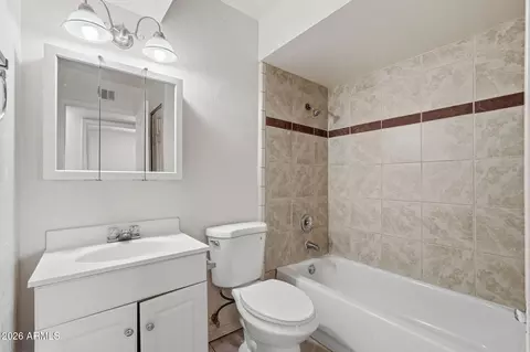Bath - 6452 W Thomas Rd, Phoenix, AZ 85033 photo 3 of 3