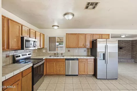 Kitchen - 6452 W Thomas Rd, Phoenix, AZ 85033 photo 5 of 5