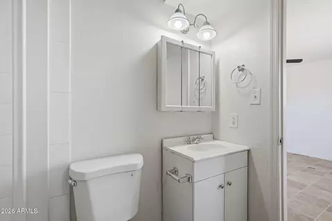 Bath - 6452 W Thomas Rd, Phoenix, AZ 85033 photo 2 of 3
