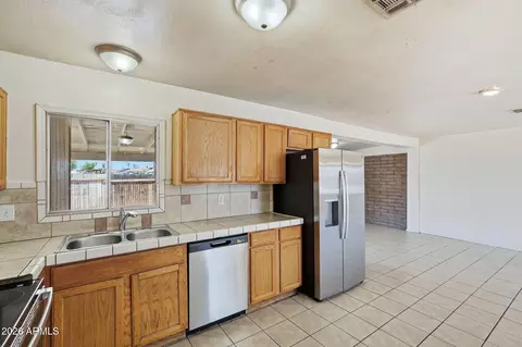 Kitchen - 6452 W Thomas Rd, Phoenix, AZ 85033 photo 3 of 5