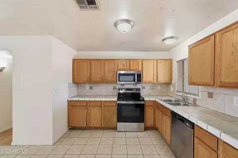 Kitchen - 6452 W Thomas Rd, Phoenix, AZ 85033 photo 2 of 5