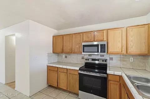Kitchen - 6452 W Thomas Rd, Phoenix, AZ 85033 photo 4 of 5