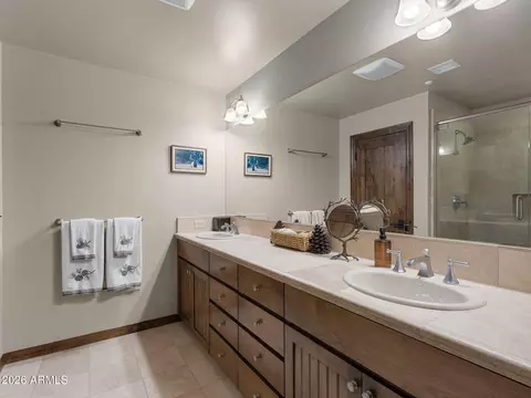Bath - 1735 Elysian Ct, Flagstaff, AZ 86005 photo 4 of 7
