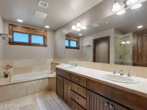 Bath - 1735 Elysian Ct, Flagstaff, AZ 86005 photo 2 of 7