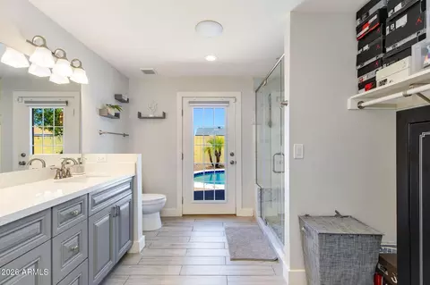 Bath - 3608 E Janice Way, Phoenix, AZ 85032 photo 2 of 4