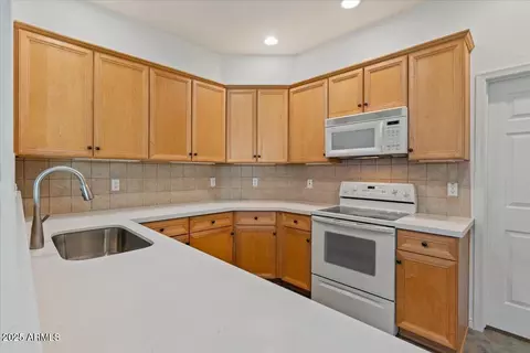 Kitchen - 7445 Eagle Crest Dr #2138, Mesa, AZ 85207 photo 3 of 5