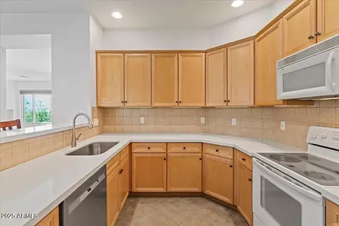 Kitchen - 7445 Eagle Crest Dr #2138, Mesa, AZ 85207 photo 4 of 5