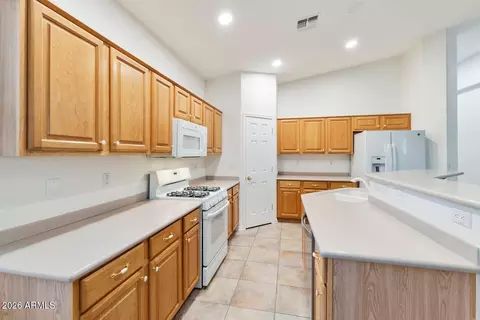 Kitchen - 4622 E Nightingale Ln, Gilbert, AZ 85298 photo 1 of 5