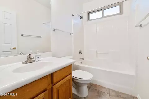 Bath - 4622 E Nightingale Ln, Gilbert, AZ 85298 photo 2 of 5