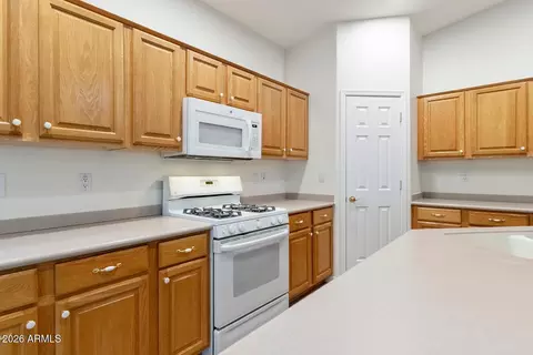Kitchen - 4622 E Nightingale Ln, Gilbert, AZ 85298 photo 5 of 5