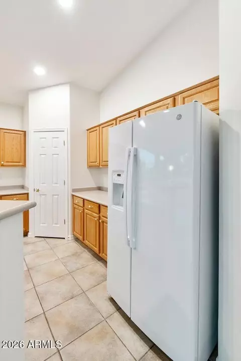 Kitchen - 4622 E Nightingale Ln, Gilbert, AZ 85298 photo 4 of 5