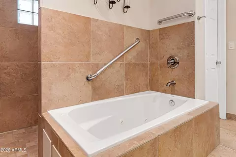 Bath - 13402 N 47th Pl, Phoenix, AZ 85032 photo 2 of 4