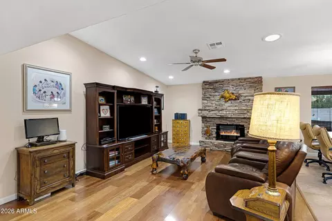 Living - 13402 N 47th Pl, Phoenix, AZ 85032 photo 1 of 2