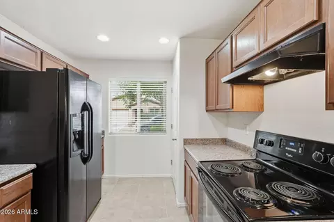 Kitchen - 900 W Broadway Ave #47, Apache Junction, AZ 85120 photo 3 of 4