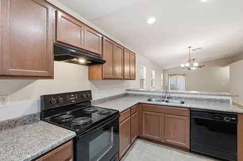 Kitchen - 900 W Broadway Ave #47, Apache Junction, AZ 85120 photo 2 of 4
