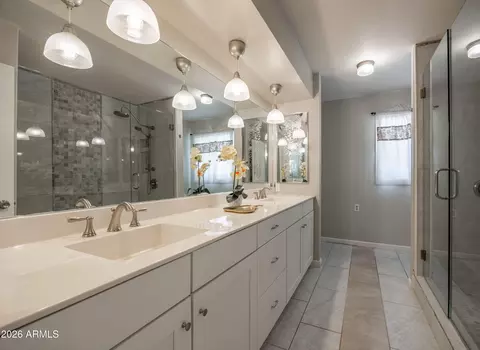 Bath - 2234 E Missouri Ave, Phoenix, AZ 85016 photo 1 of 3