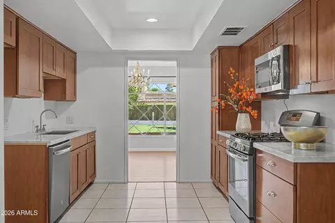 Kitchen - 2234 E Missouri Ave, Phoenix, AZ 85016 photo 2 of 2