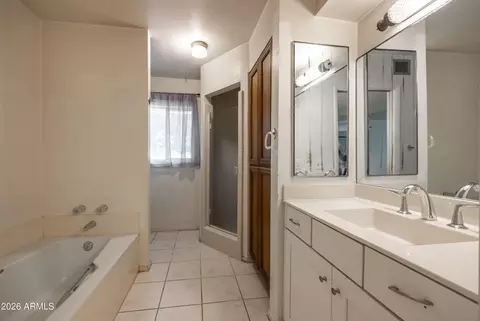 Bath - 2234 E Missouri Ave, Phoenix, AZ 85016 photo 2 of 3