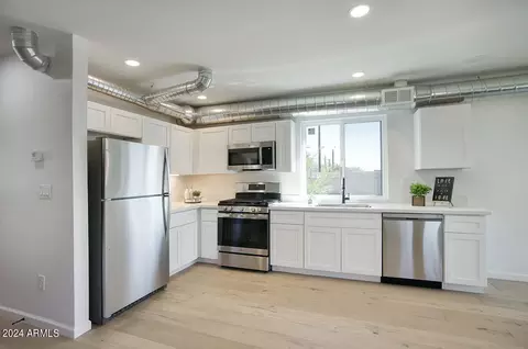 Kitchen - 9624 N 16th Ave, Phoenix, AZ 85021 photo 1 of 9
