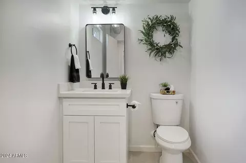 Bath - 9624 N 16th Ave, Phoenix, AZ 85021 photo 1 of 13