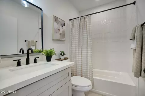 Bath - 9624 N 16th Ave, Phoenix, AZ 85021 photo 6 of 13
