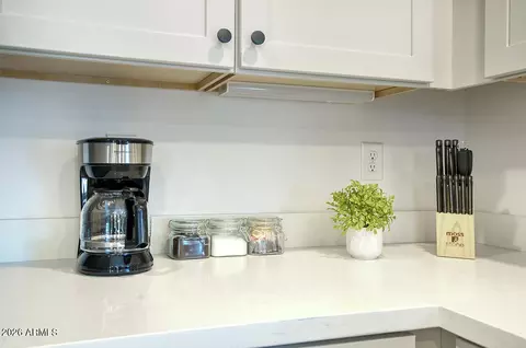 Kitchen - 9624 N 16th Ave, Phoenix, AZ 85021 photo 6 of 9