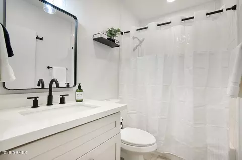 Bath - 9624 N 16th Ave, Phoenix, AZ 85021 photo 9 of 13