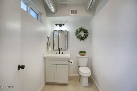 Bath - 9624 N 16th Ave, Phoenix, AZ 85021 photo 4 of 13