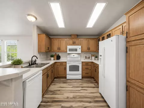 Kitchen - 3301 S Goldfield Rd #1034, Apache Junction, AZ 85119 photo 2 of 3