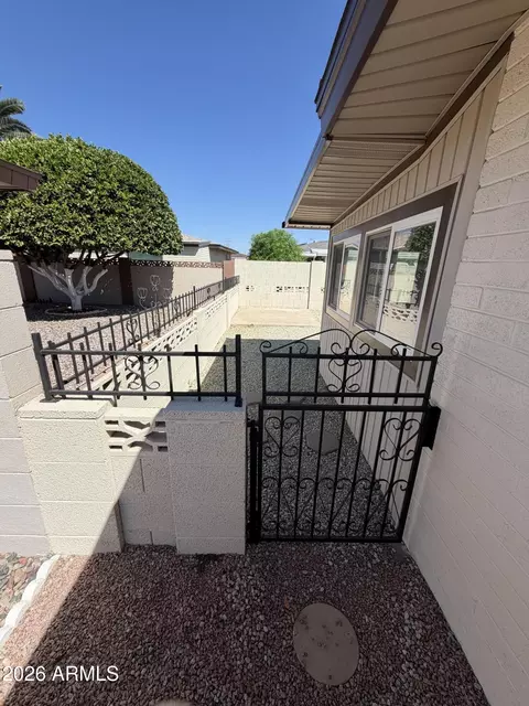 Exterior - 4032 E Catalina Cir, Mesa, AZ 85206 photo 2 of 4