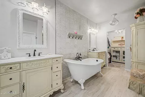 Bath - 4657 E Cabrillo Dr, Gilbert, AZ 85297 photo 2 of 5
