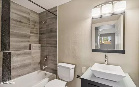 Bath - 1737 E Manhatton Dr, Tempe, AZ 85282 photo 4 of 4